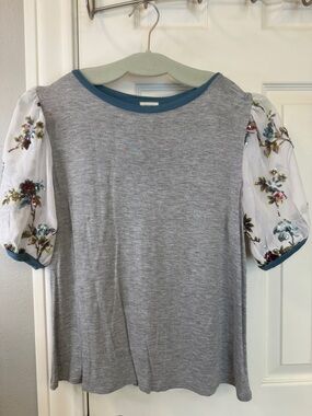 Gray Tee with Sequined Embroidered Puff Sleeves
